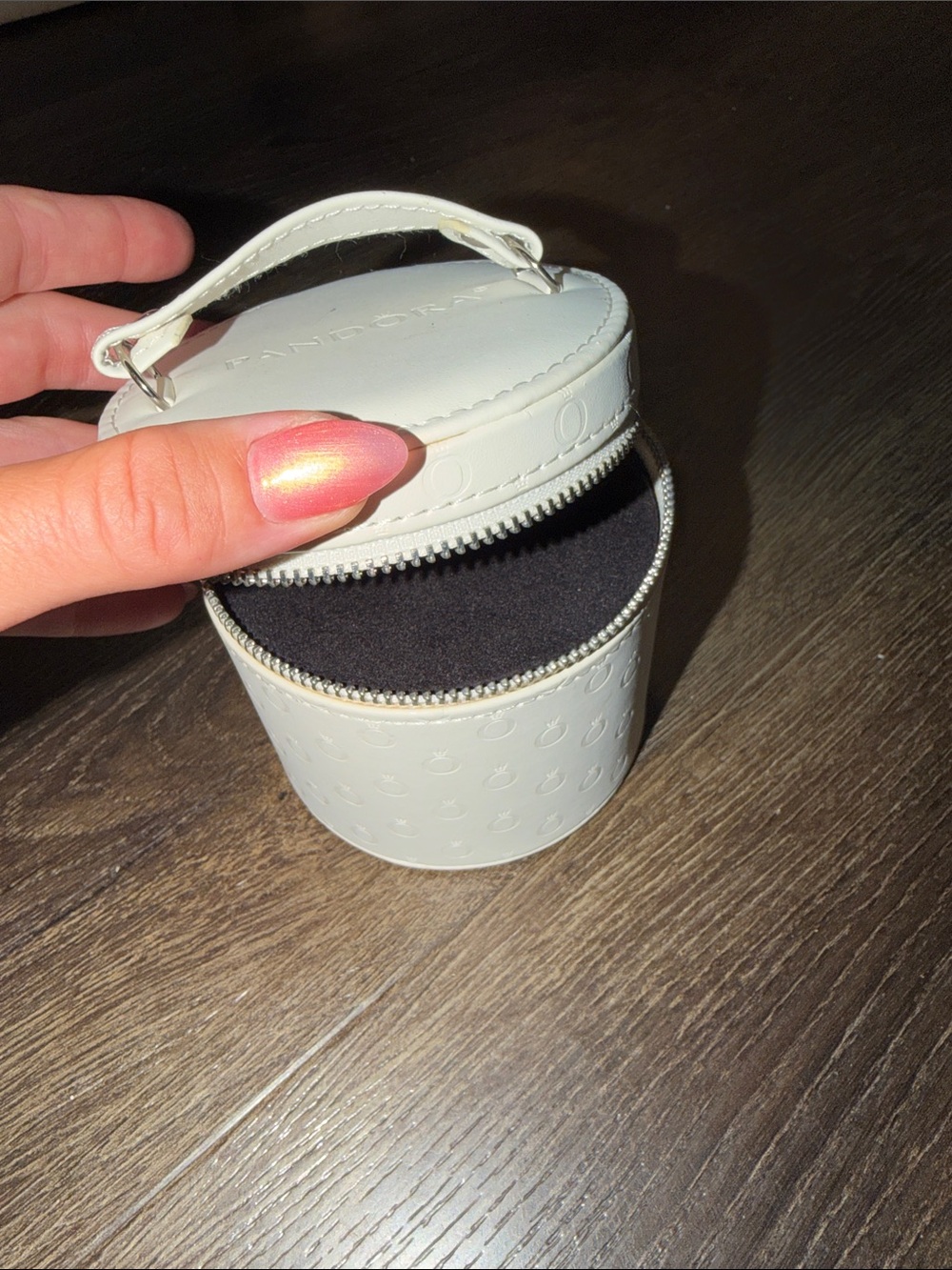 Pandora White Round Leatherette Jewelry Case with Handle